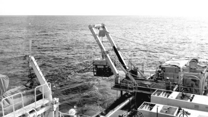 水下机器人巡查海底光缆