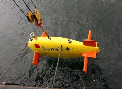 中国水下机器人第一次在北极走红,看起来像一条大黄鱼。